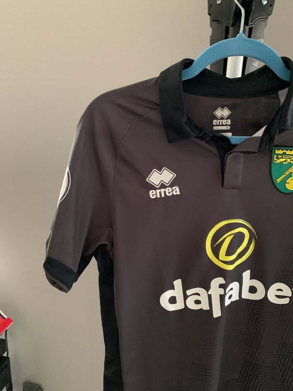 Norwich City 2019-2020 Errea Third Football Shirt Jersey - Size S - Picture 4 of 9